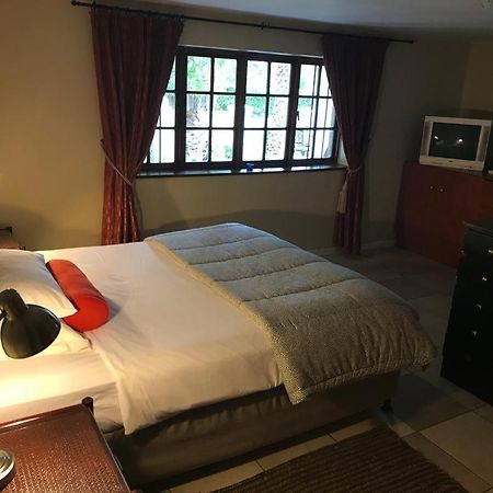 Golf And Garden Guesthouse Somerset West Bagian luar foto
